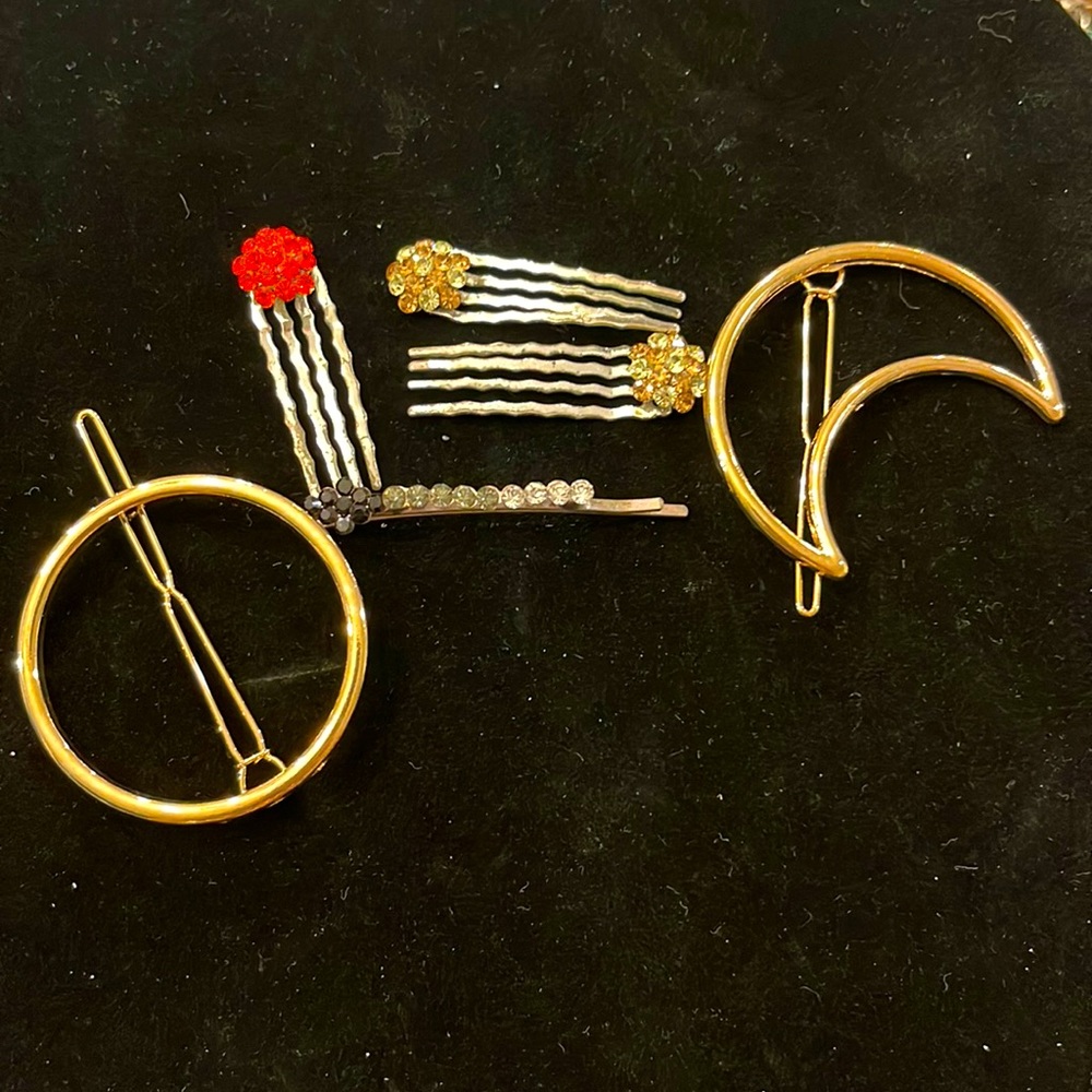 Lot of 6 Hair Barrettes - 4 are vintage